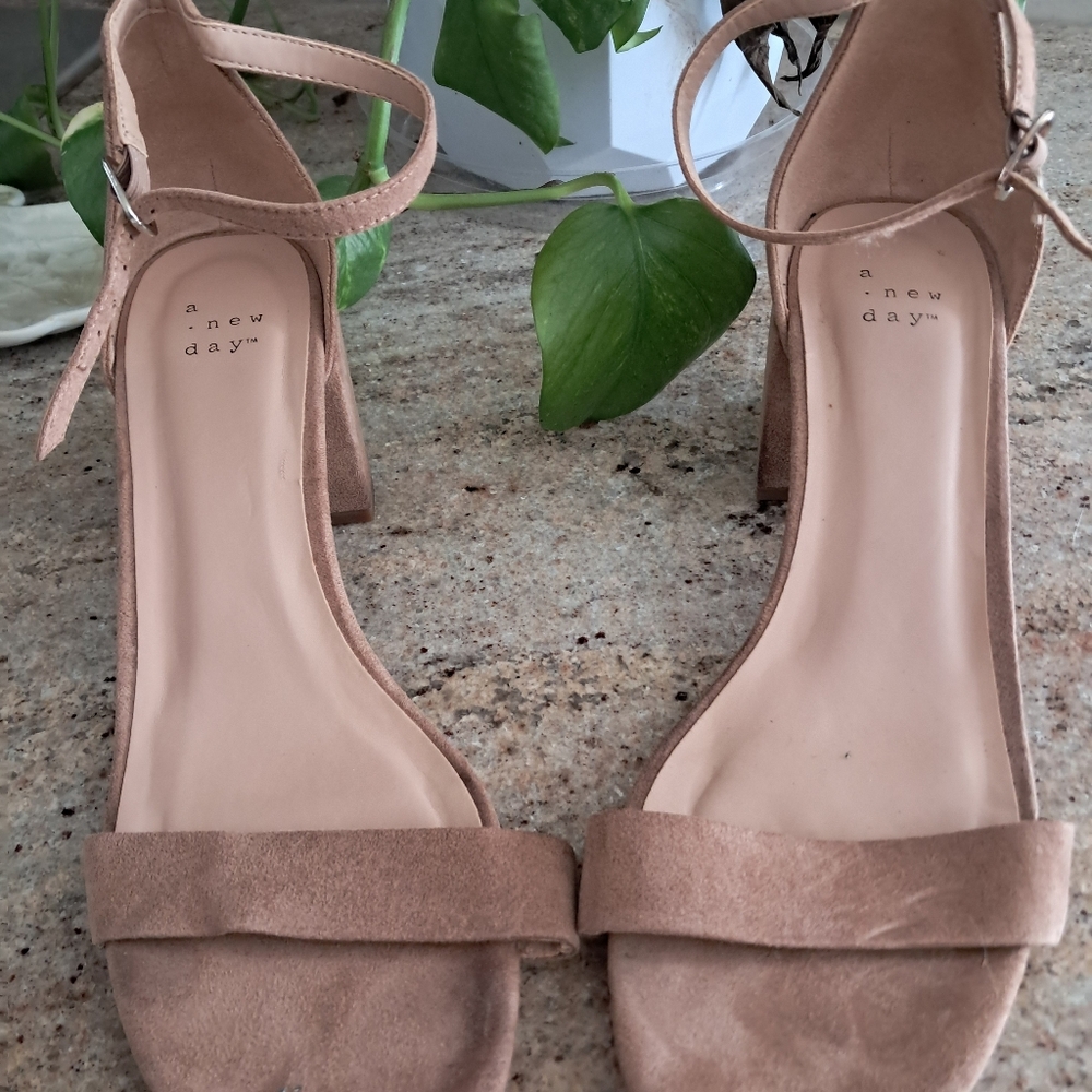 Women's Tan Block Heel